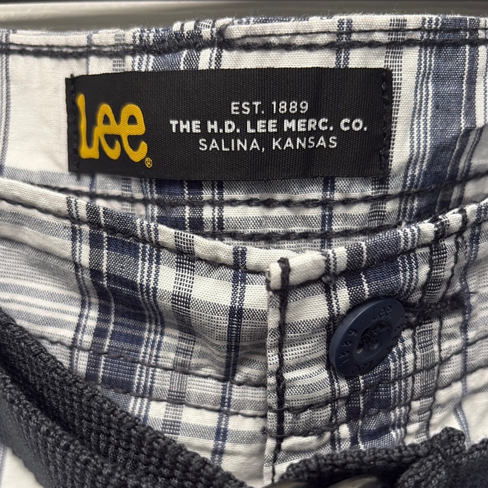 NWT Lee Mens Navy and White Plaid Cargo Shorts - Picture 6 of 6